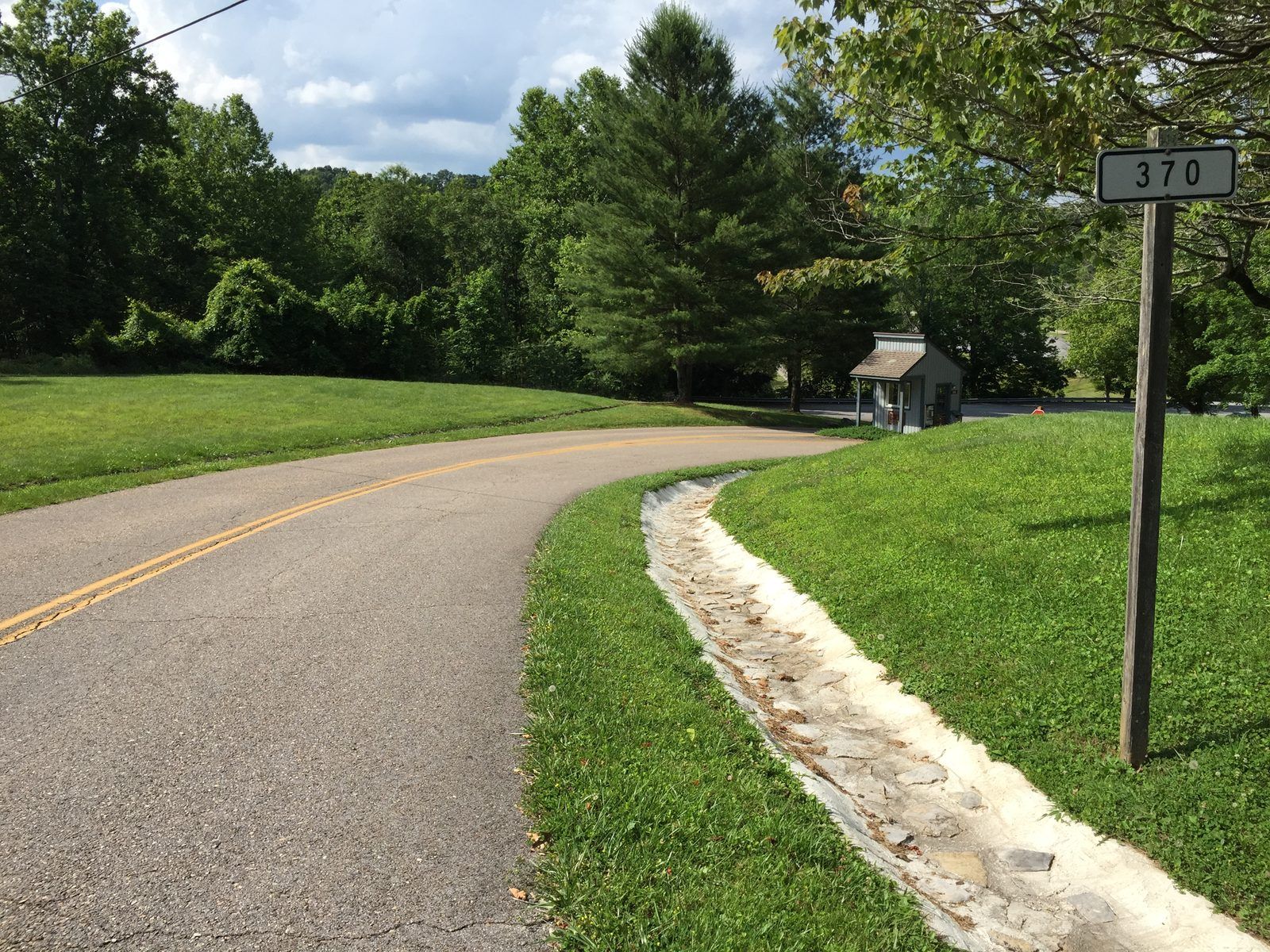 2017-06-12 17 00 15 View north along Virginia State Route 370 just north of Bishoptown Road (Virginia State Secondary Route 646) at Natural Tunnel State Park in Scott County, Virginia