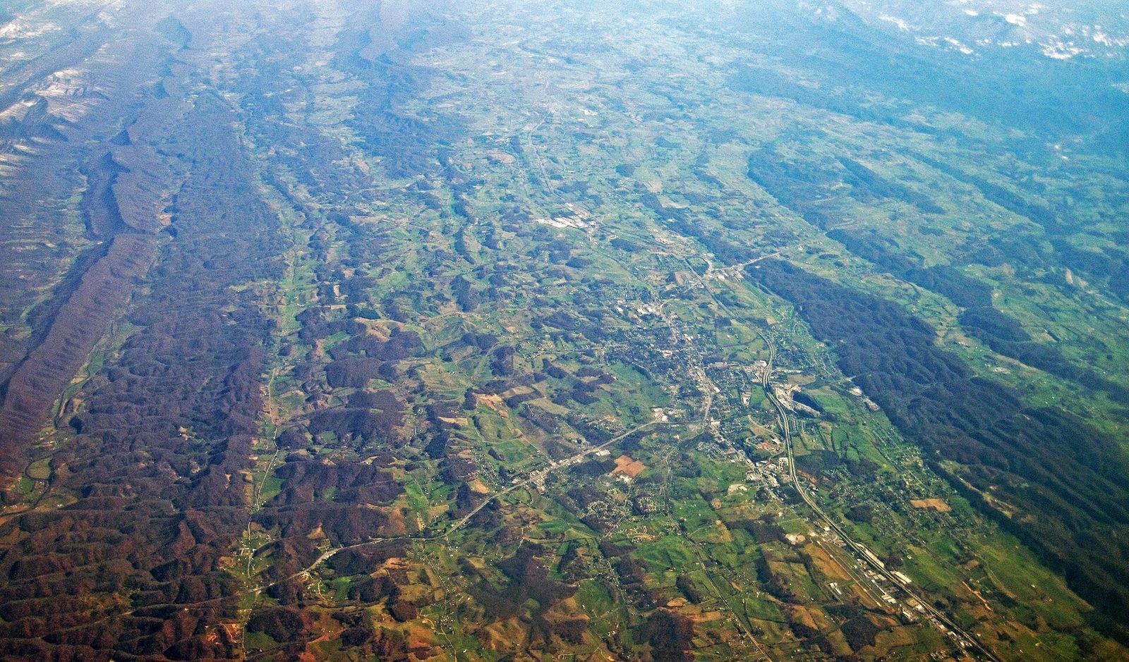 Appalachian Front & Valley and Ridge (Little Mountain & Great Knobs & River Knobs, Washington County, Virginia, USA)